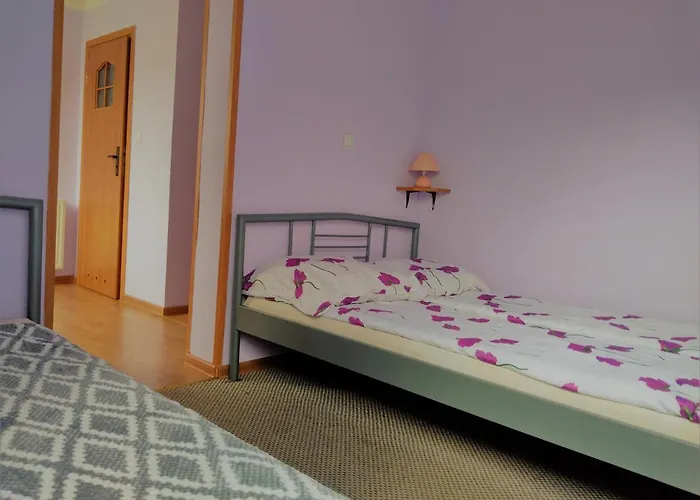 ゲストハウス Na Skwerku Stronie Śląskie